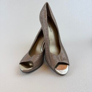 Bandolino Peep Toe Heels Gold Metallic Pumps Party Wedding Evening Size 8.5M